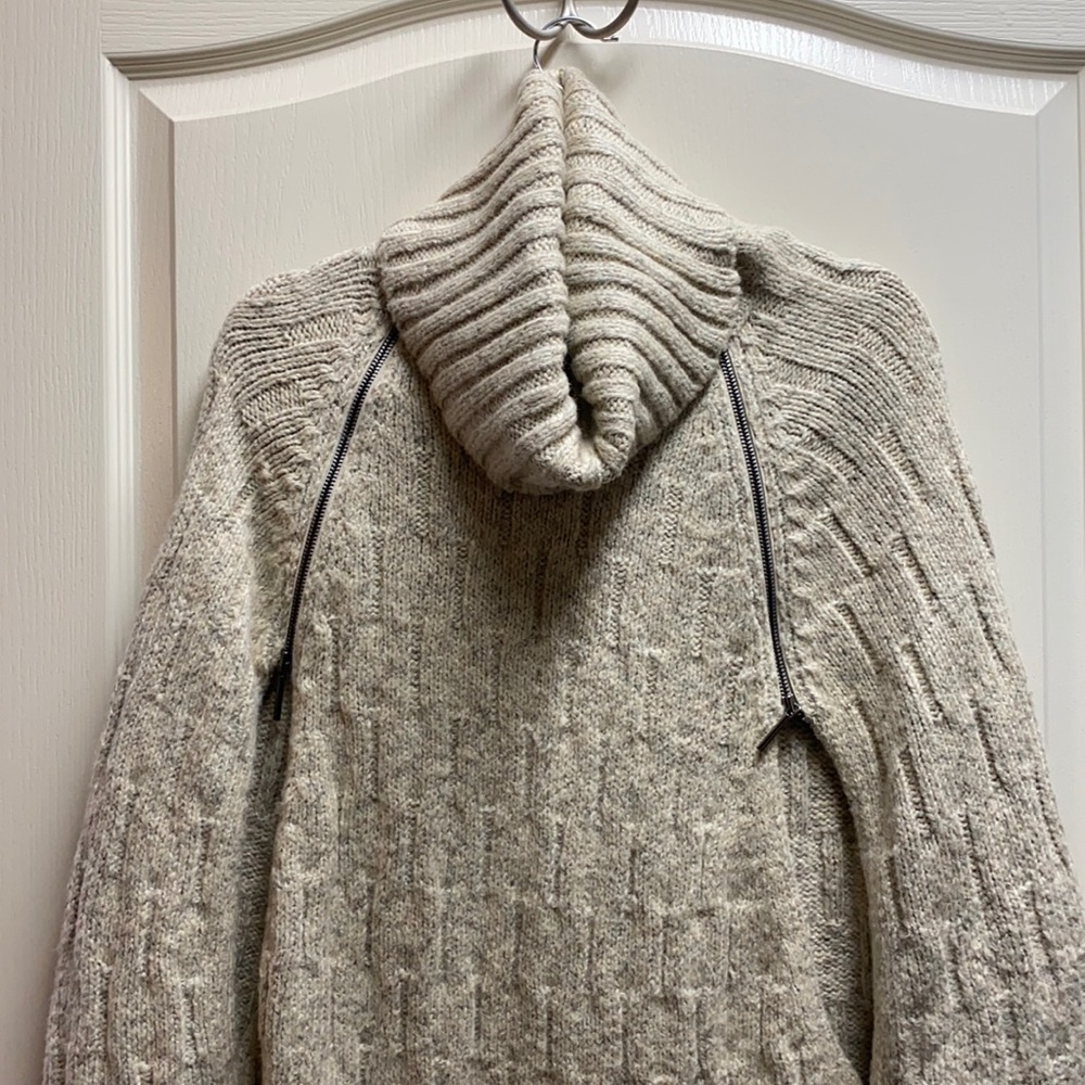 Scandal collection Sweater